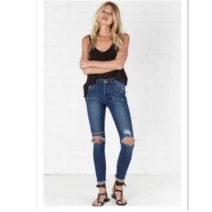 • One Teaspoon • Women’s High Waist Freebird 2 JeansDistressed Bonnie Blue 26