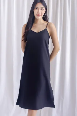 Annika Two Ways Slip Dress In Black