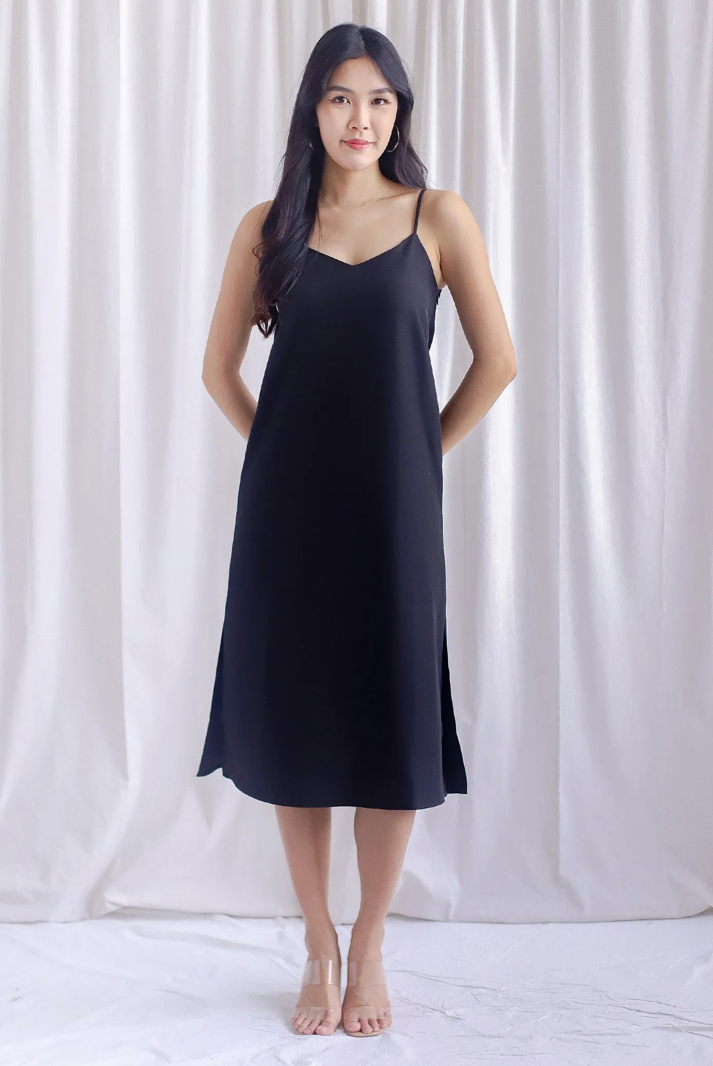 Annika Two Ways Slip Dress In Black