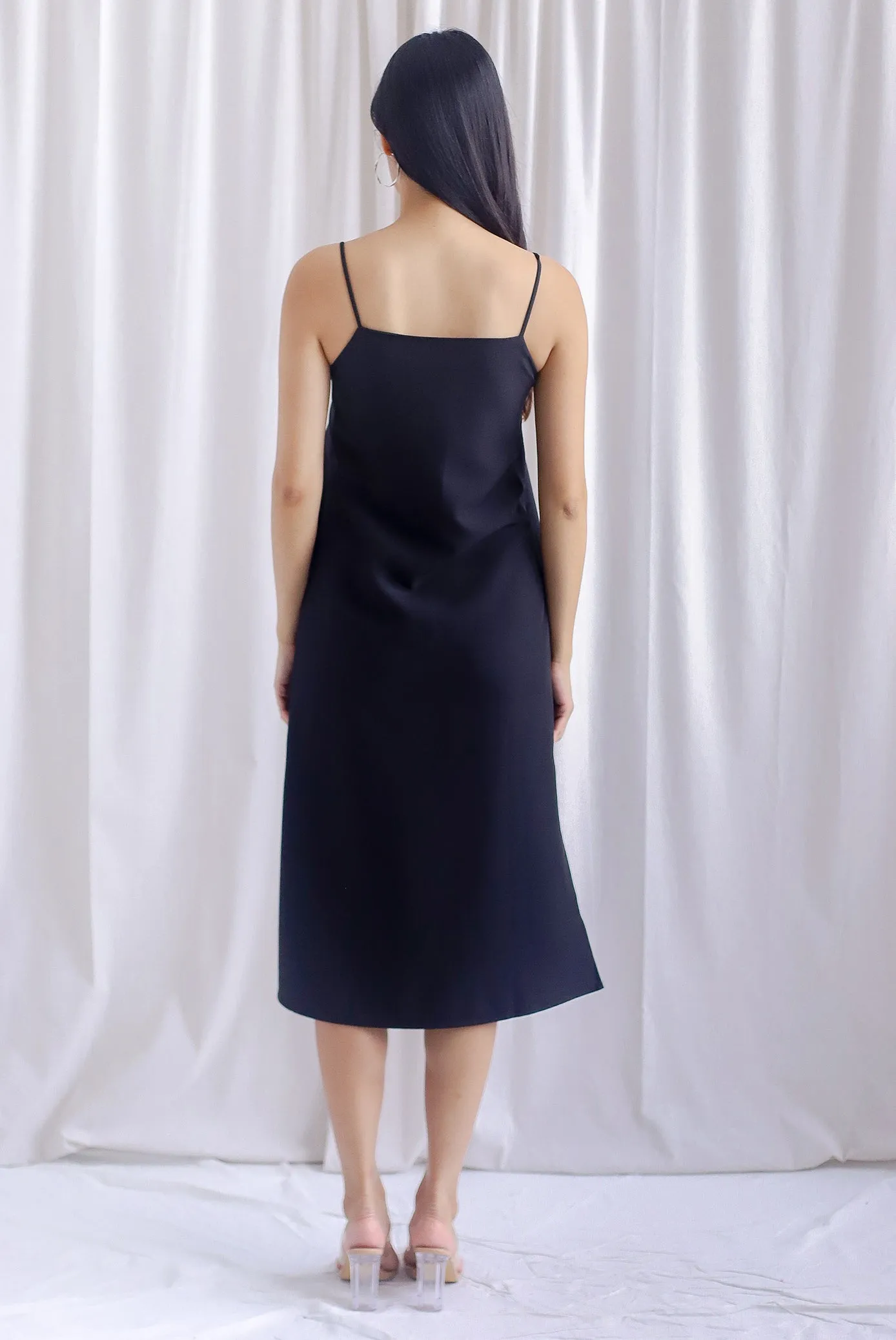Annika Two Ways Slip Dress In Black