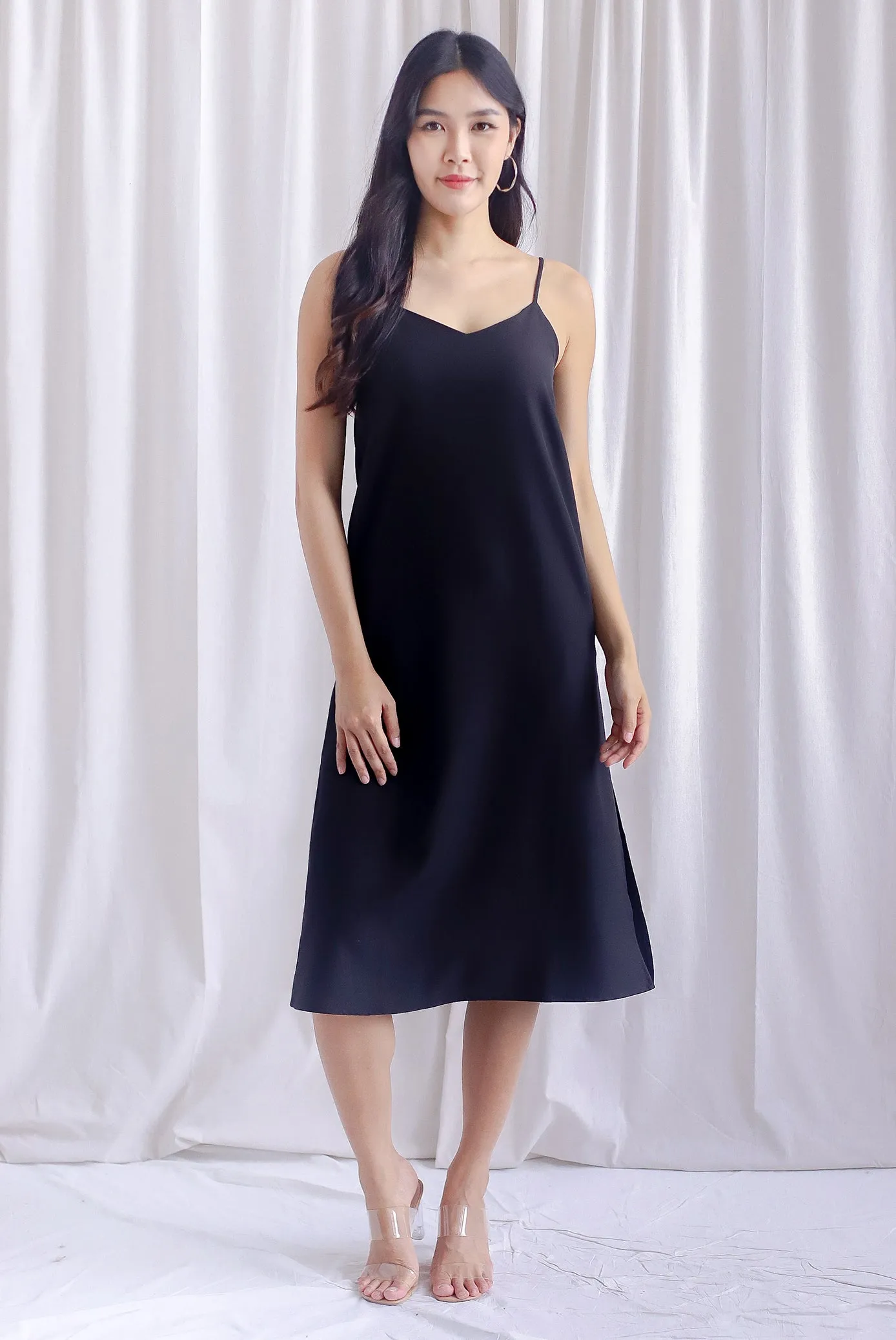 Annika Two Ways Slip Dress In Black