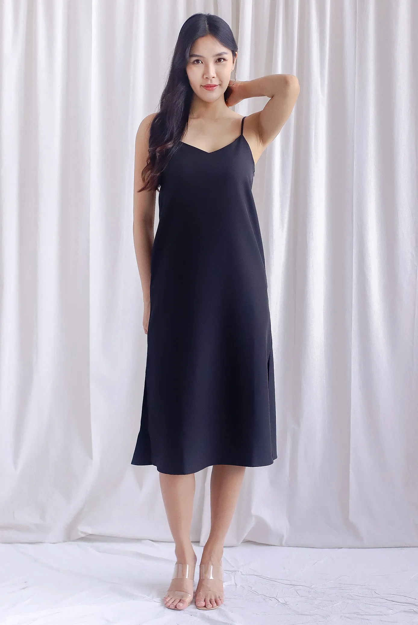 Annika Two Ways Slip Dress In Black