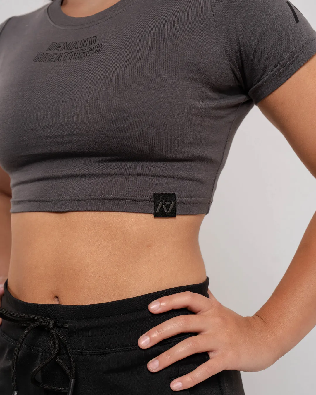 Demand Greatness True-Fit Women's Meet Crop - Shadow Stone Gray