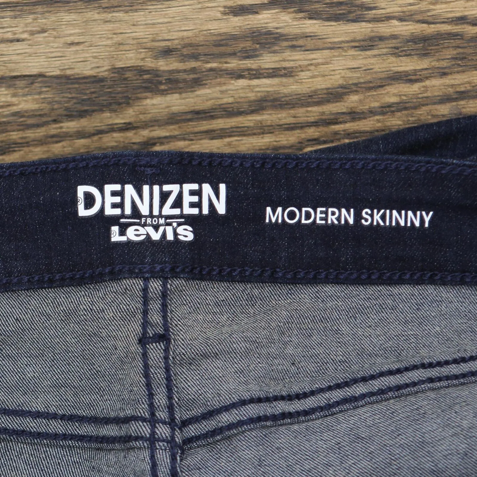 DENIZEN from Levi's Women's Mid-Rise Skinny Jeans 668970110