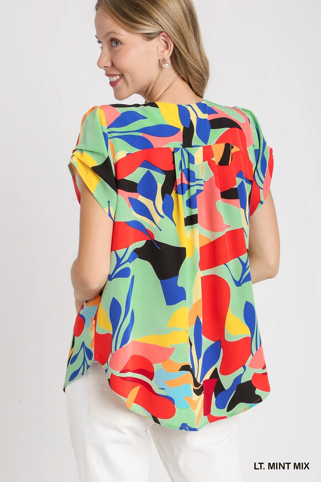 Everleigh Short Sleeved Abstract Print Top In Mint Mix