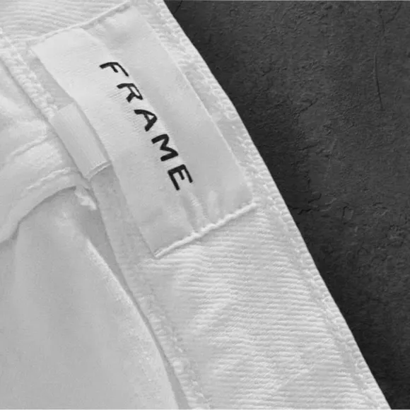 FRAME Denim Le beau Straight Slim Hi-Waisted Boyfriend Jeans White Neutr…