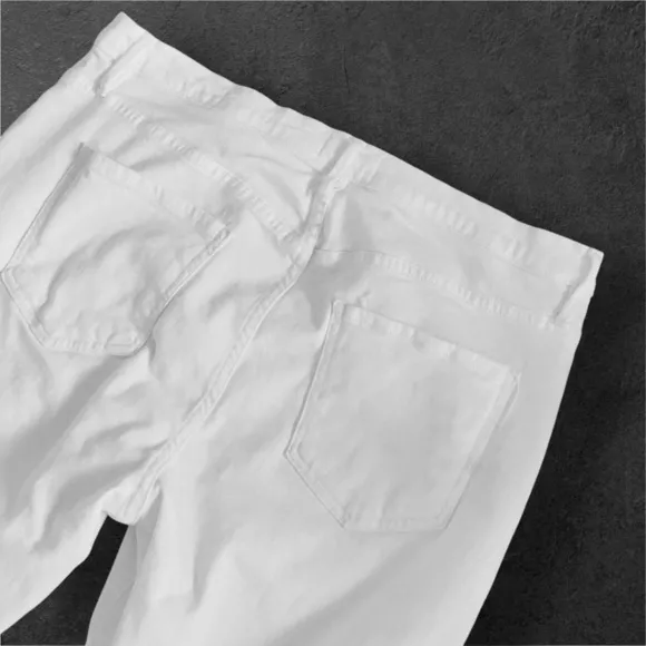 FRAME Denim Le beau Straight Slim Hi-Waisted Boyfriend Jeans White Neutr…