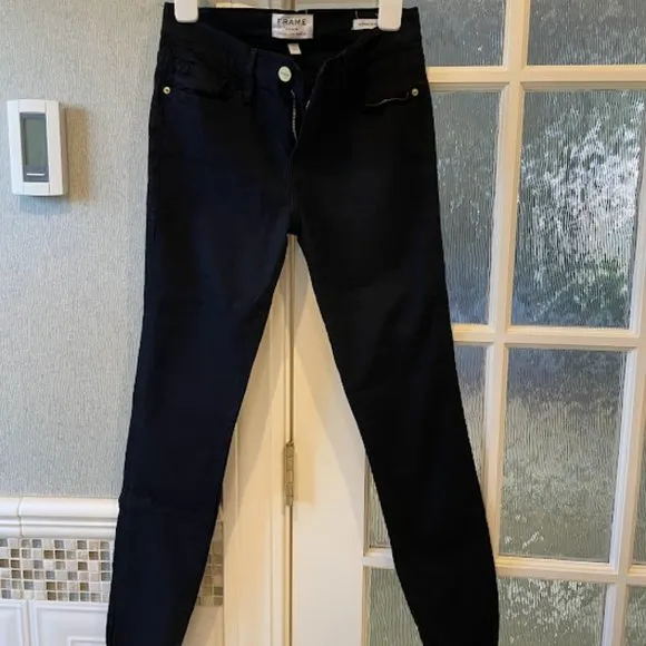 Frame Le Skinny de Jeanne jeans in Film Noire