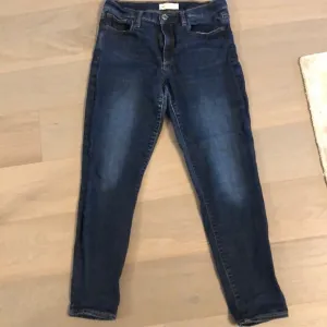 Gap True Skinny Blue Jeans - Size 29R