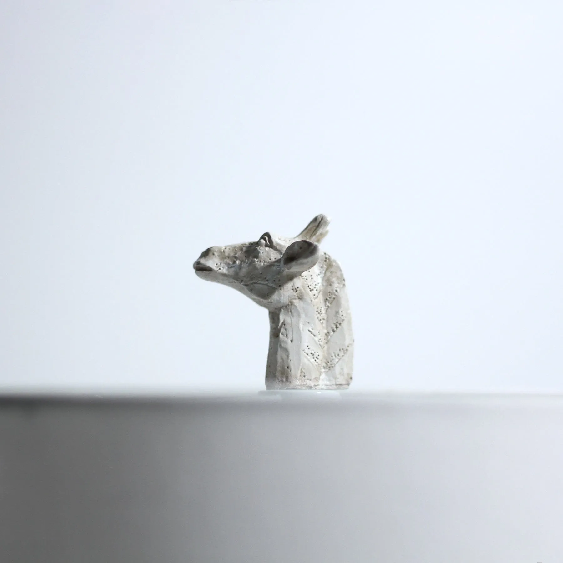 Giraffe Standing Table Lamp - White