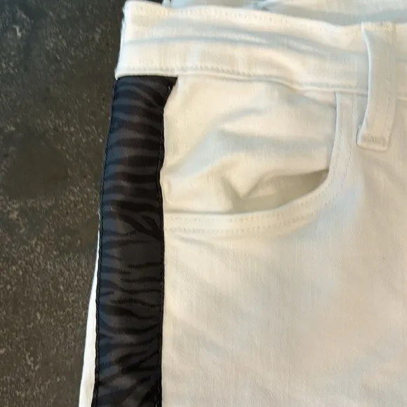 J Brand Alana High-Rise Crop Skinny Jeans - Zebra Print Stripe, Size 28