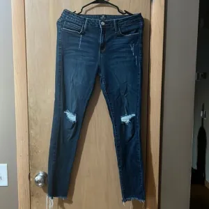 Just Black Distressed Release Hem size 30​​​