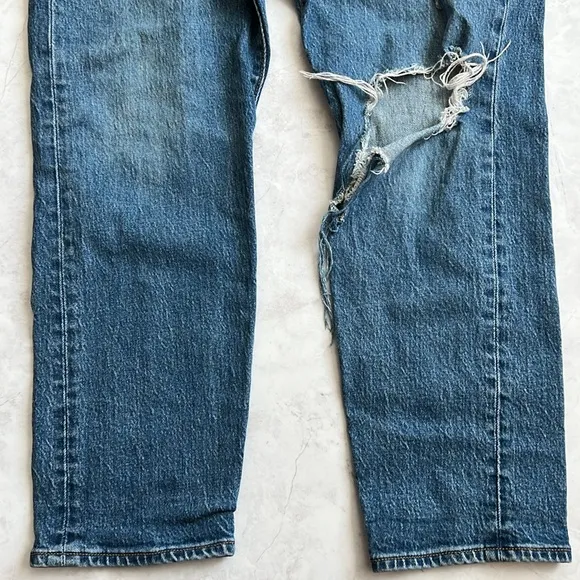 Levi's Wedgie Straight Distressed Jeans Size 33