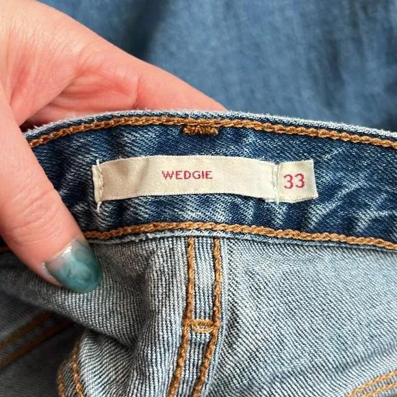 Levi's Wedgie Straight Distressed Jeans Size 33
