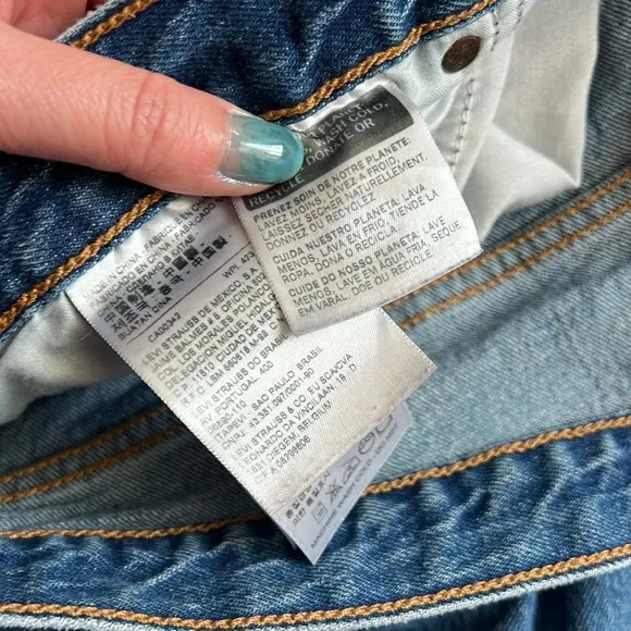 Levi's Wedgie Straight Distressed Jeans Size 33