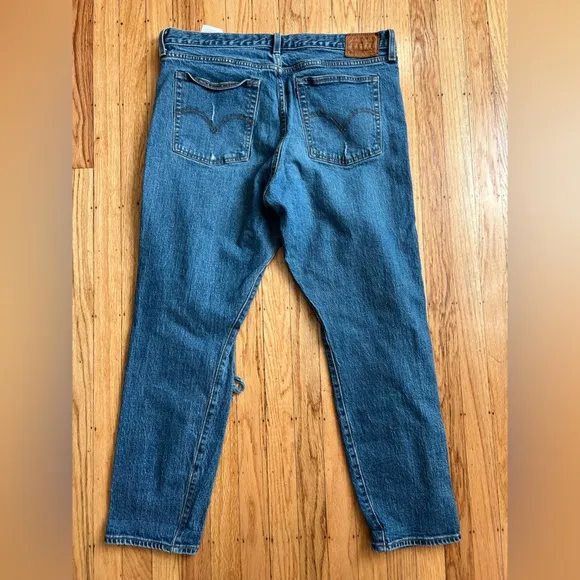 Levi's Wedgie Straight Distressed Jeans Size 33