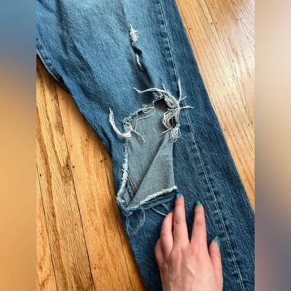 Levi's Wedgie Straight Distressed Jeans Size 33