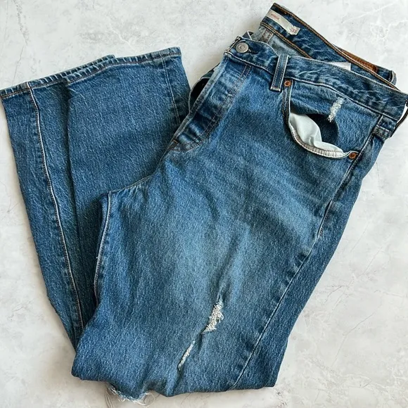Levi's Wedgie Straight Distressed Jeans Size 33