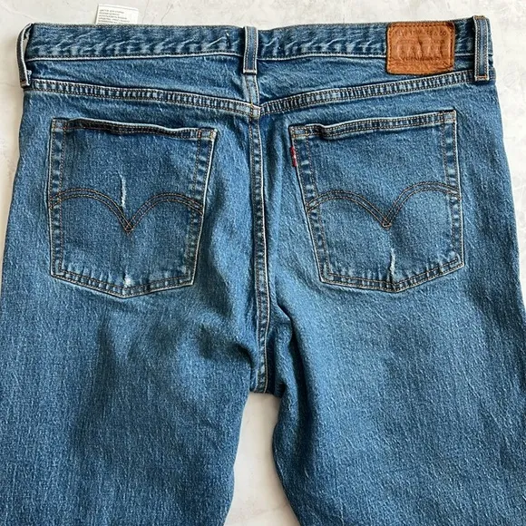 Levi's Wedgie Straight Distressed Jeans Size 33