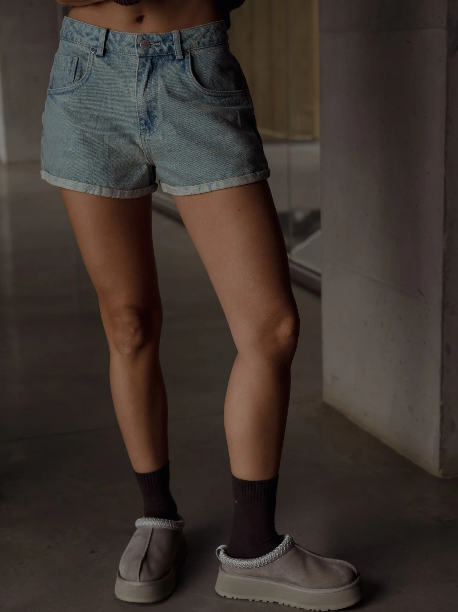 LOW RISE DENIM SHORT  - DIRTY ICE BLUE