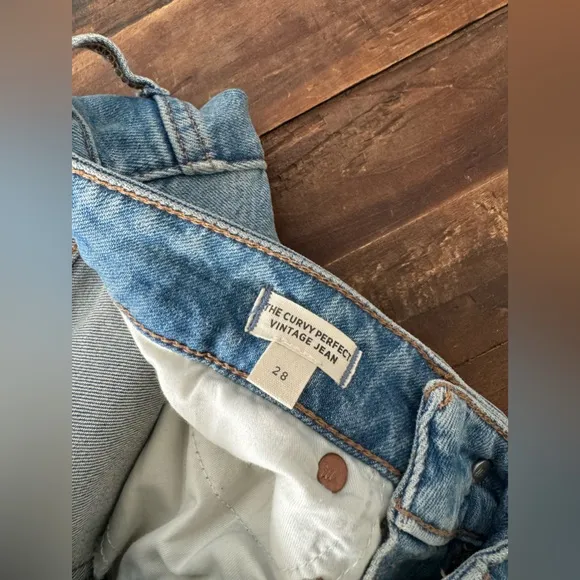 Madewell The Curvy Perfect Vintage Jean in Denman Wash: Ripped Edition