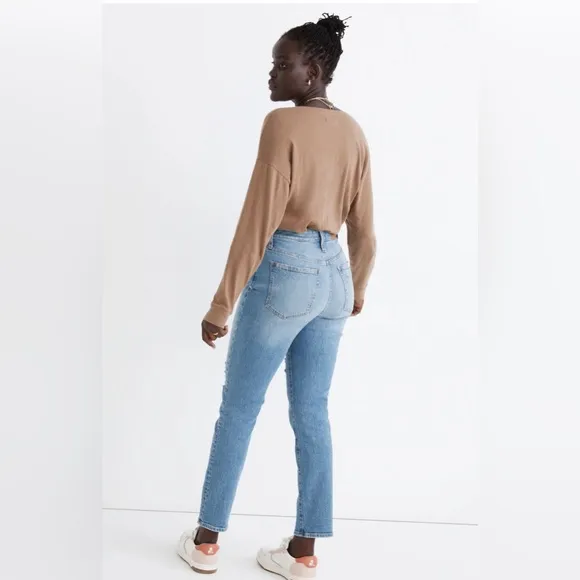 Madewell The Curvy Perfect Vintage Jean in Denman Wash: Ripped Edition