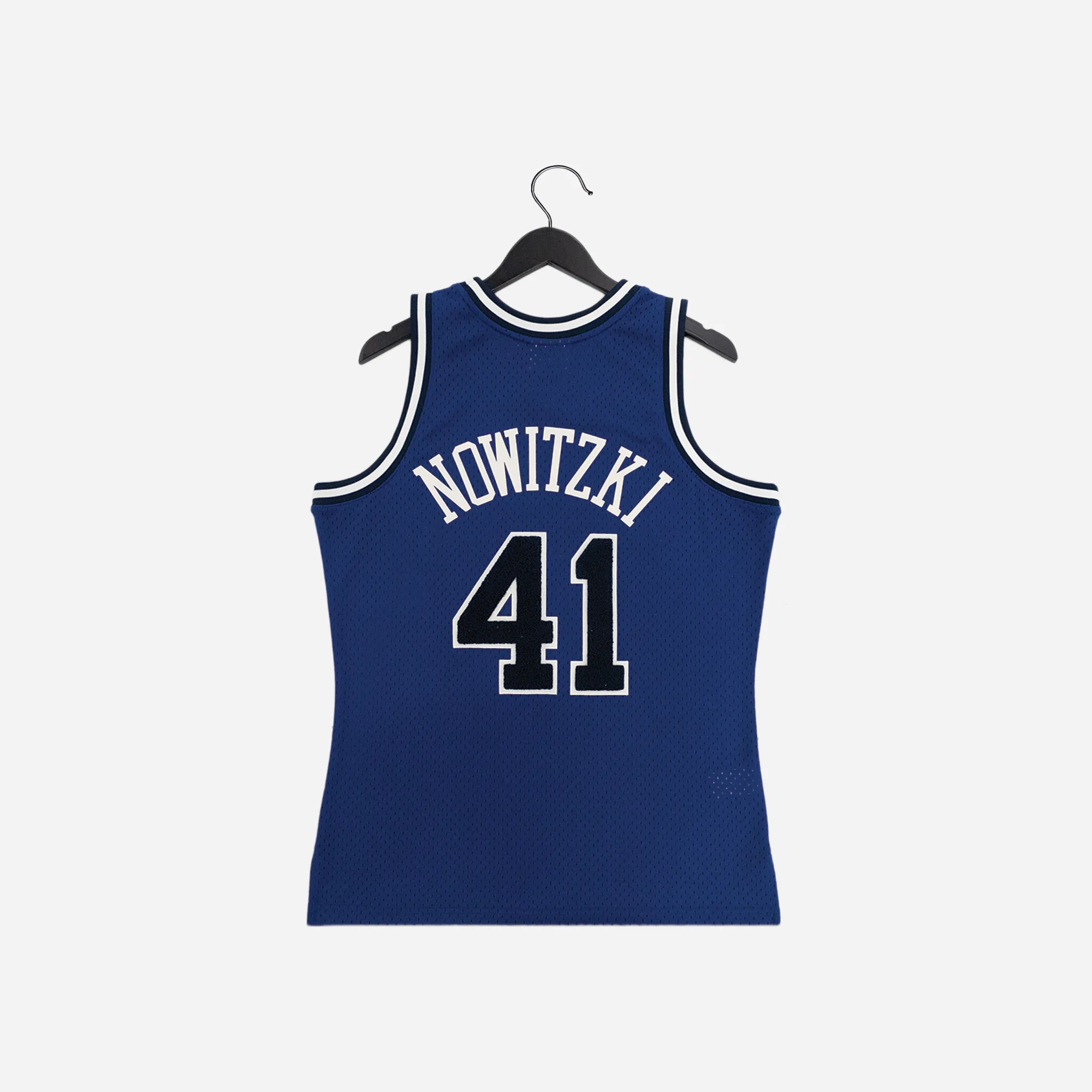 Mitchell & Ness NBA Off Court Chenille Swingman Jersey Mavericks 1998 Dirk Nowitzki