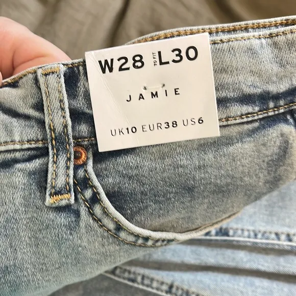 NWT Topshop Jamie Ripped Jeans in bleach