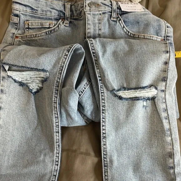 NWT Topshop Jamie Ripped Jeans in bleach