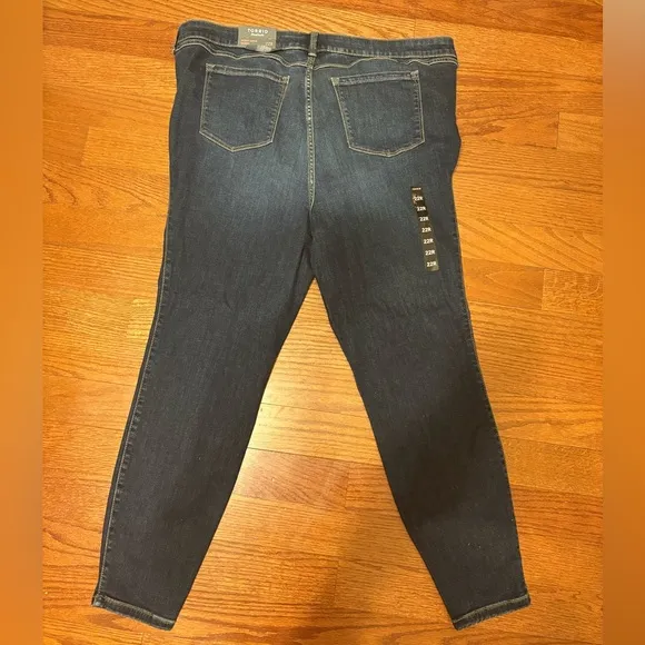 NWT TORRID Midfit Super Skinny Jeans Size 22