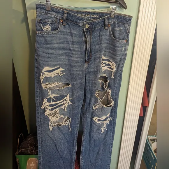 🔥NWT:🔥American Eagle ripped jeans