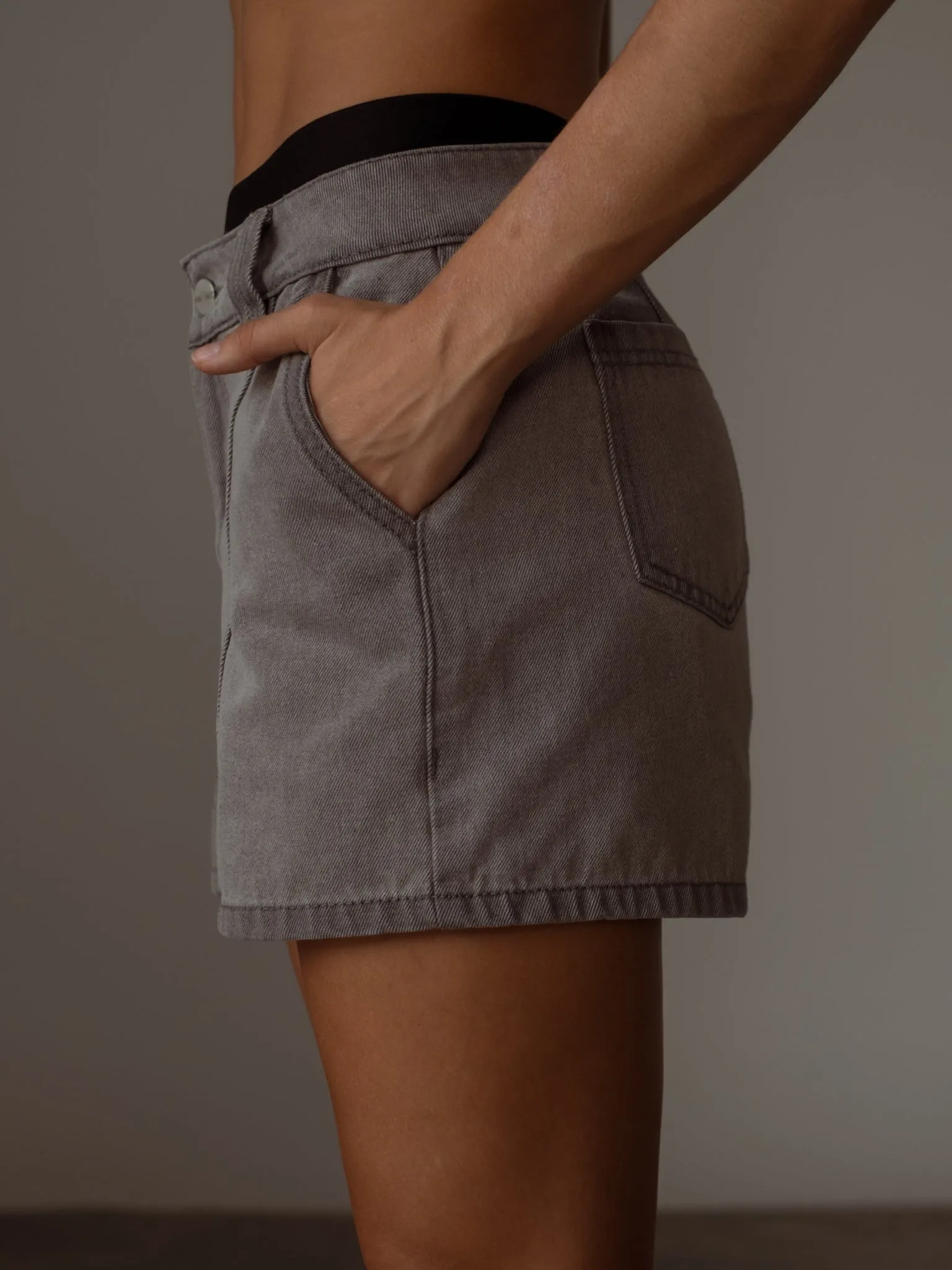 PANELLED DENIM SHORT - VINTAGE GRAY
