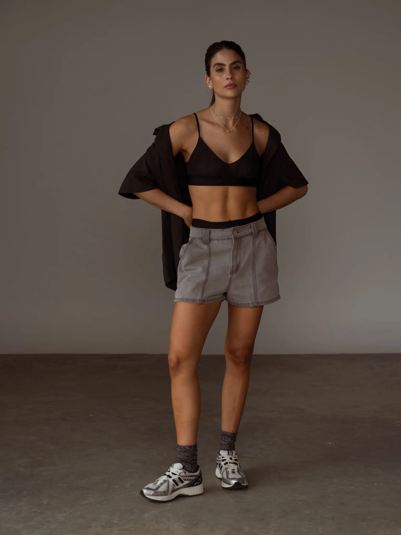 PANELLED DENIM SHORT - VINTAGE GRAY