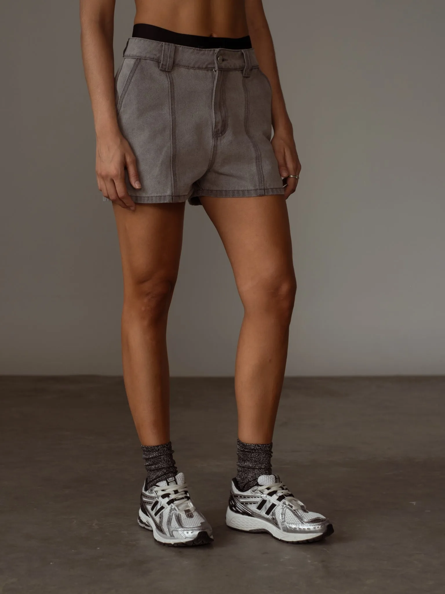 PANELLED DENIM SHORT - VINTAGE GRAY