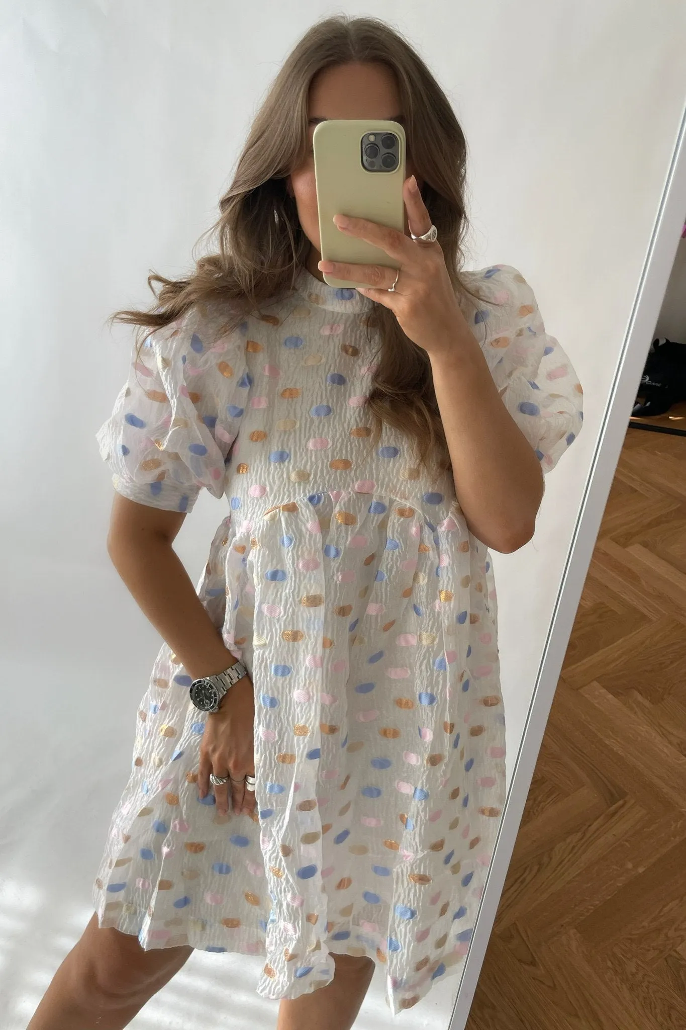 PCJulia Kjole - Hvid Med Multi Prikker