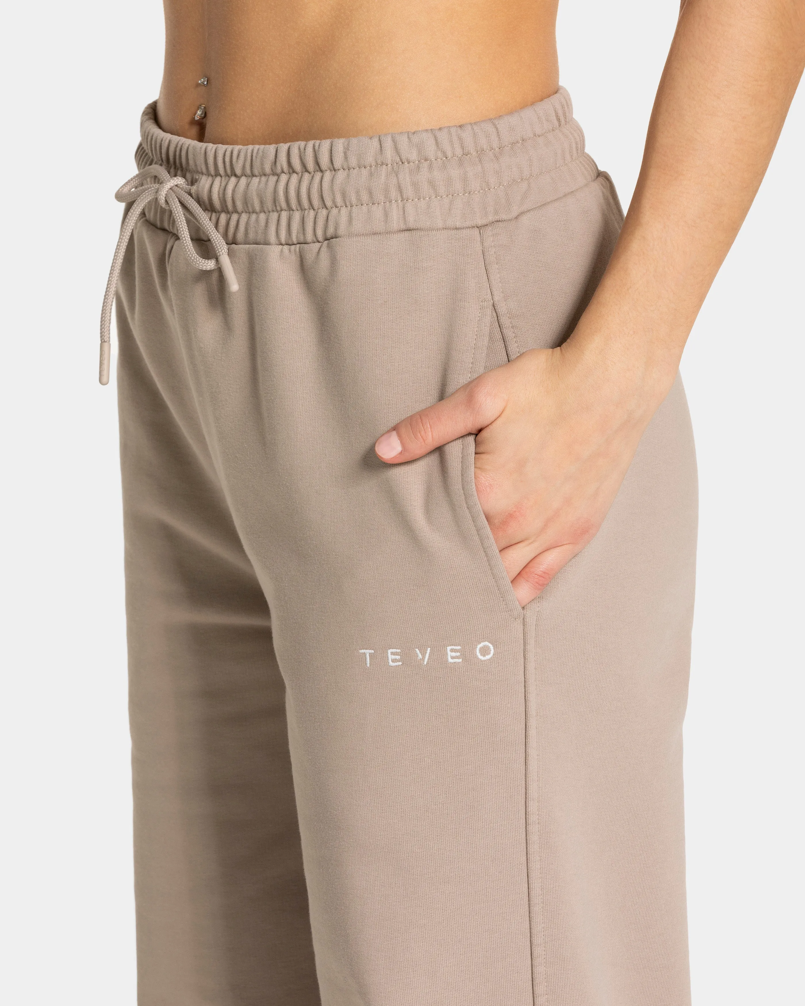 RI’VAIV Straight Leg Jogger Women "Taupe"