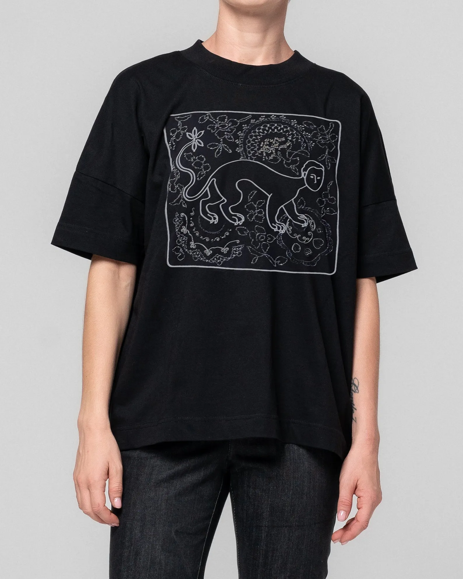 TATI EMBELLISHED BLACK T-SHIRT