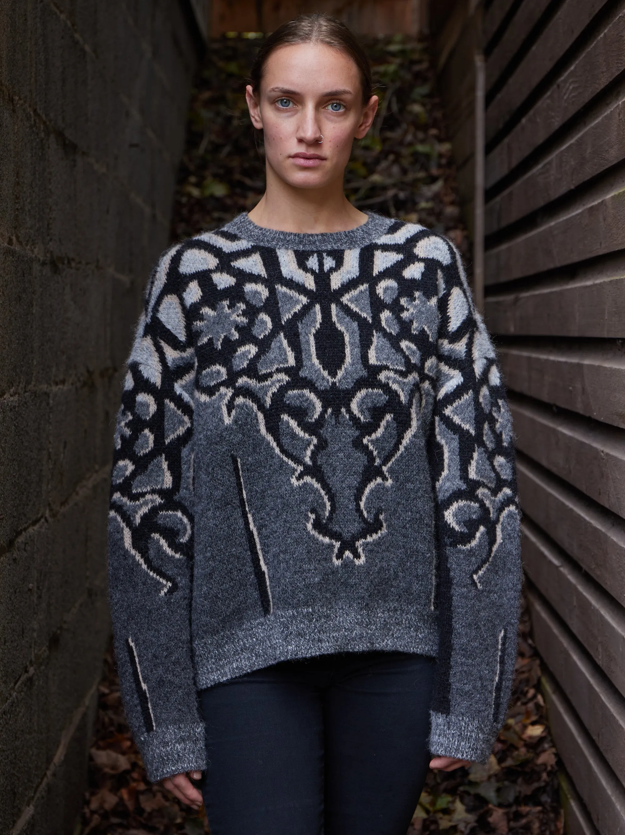 tnumarya bracket sweater in grey