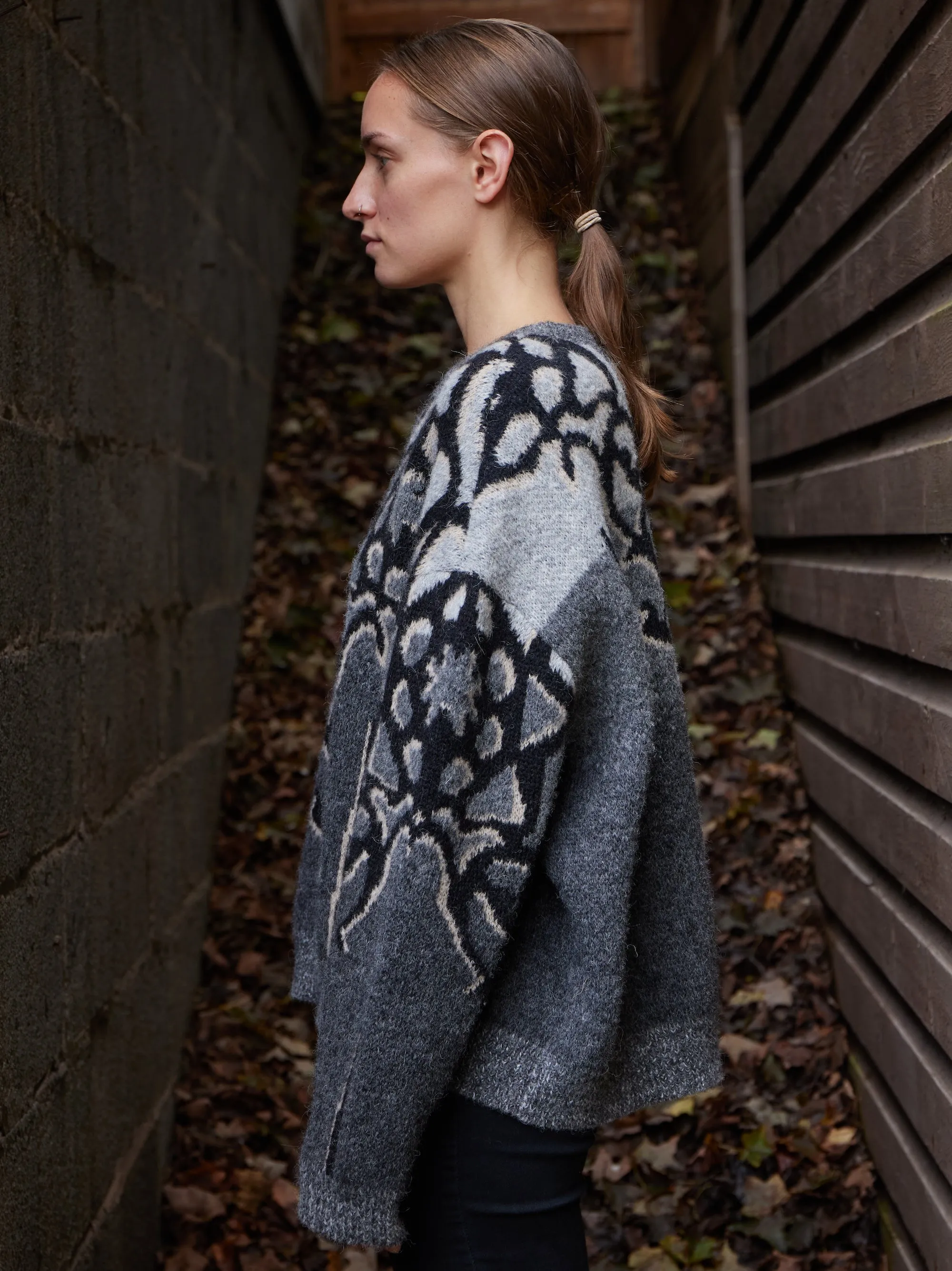 tnumarya bracket sweater in grey