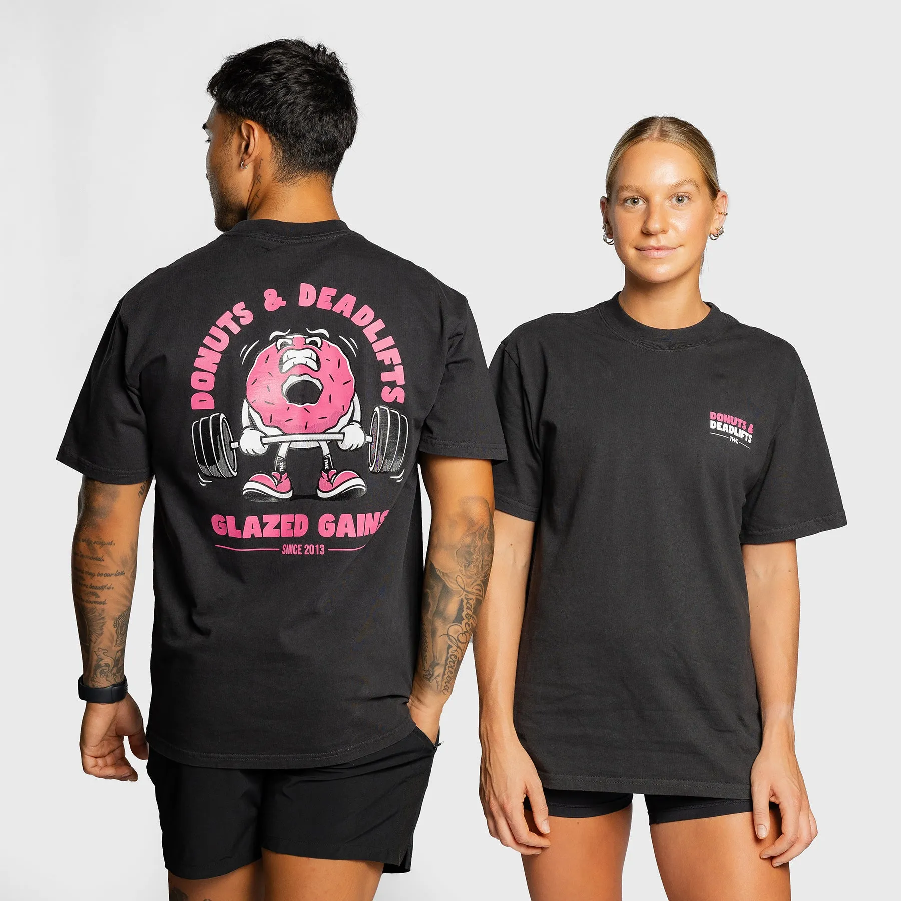 TWL - LIFESTYLE OVERSIZED T-SHIRT - DONUTS & DEADLIFTS - BLACK