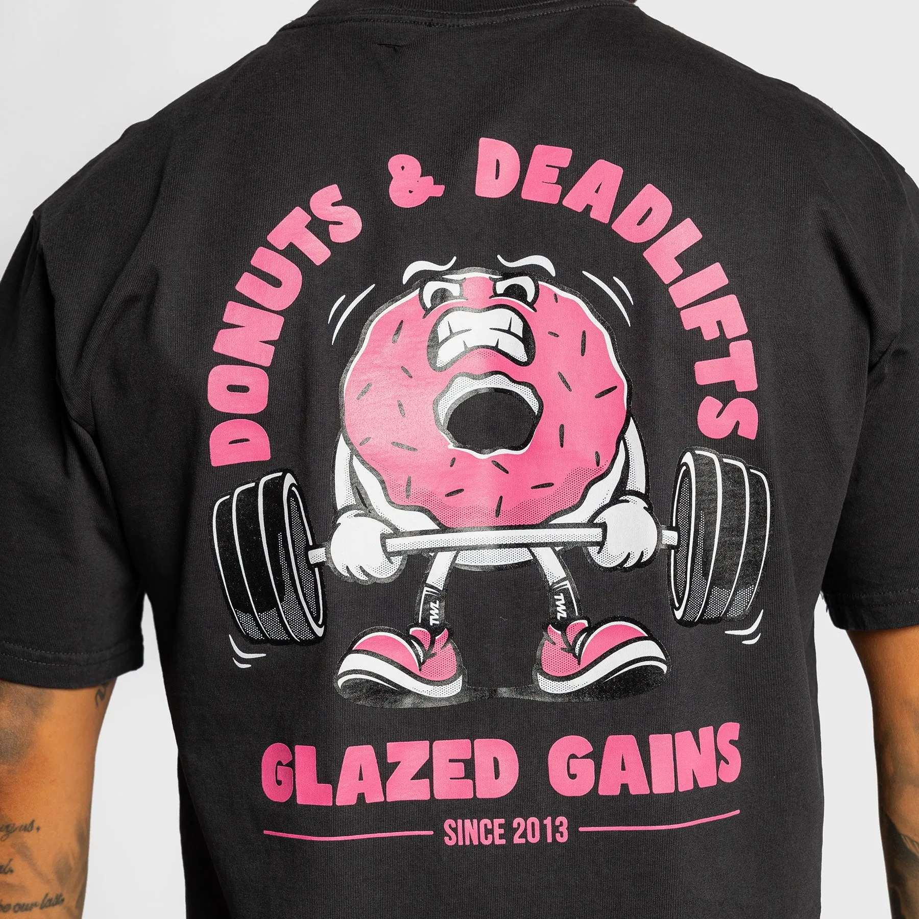 TWL - LIFESTYLE OVERSIZED T-SHIRT - DONUTS & DEADLIFTS - BLACK